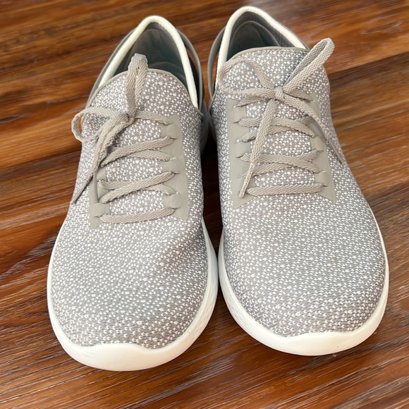 You by Skechers shoes, size 8, worn maybe once - Picture 2 of 5